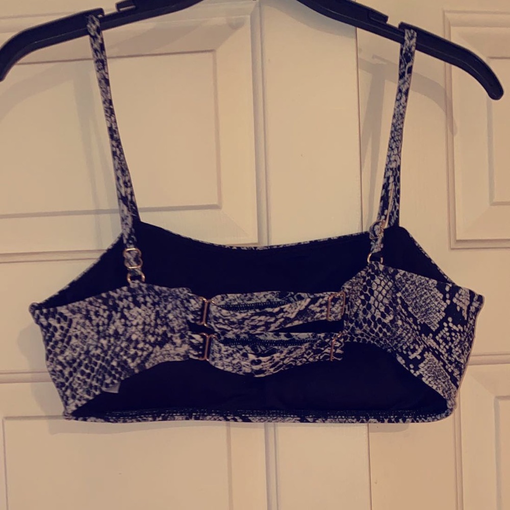 Snake pattern bathing suit! - Picture 2 of 3